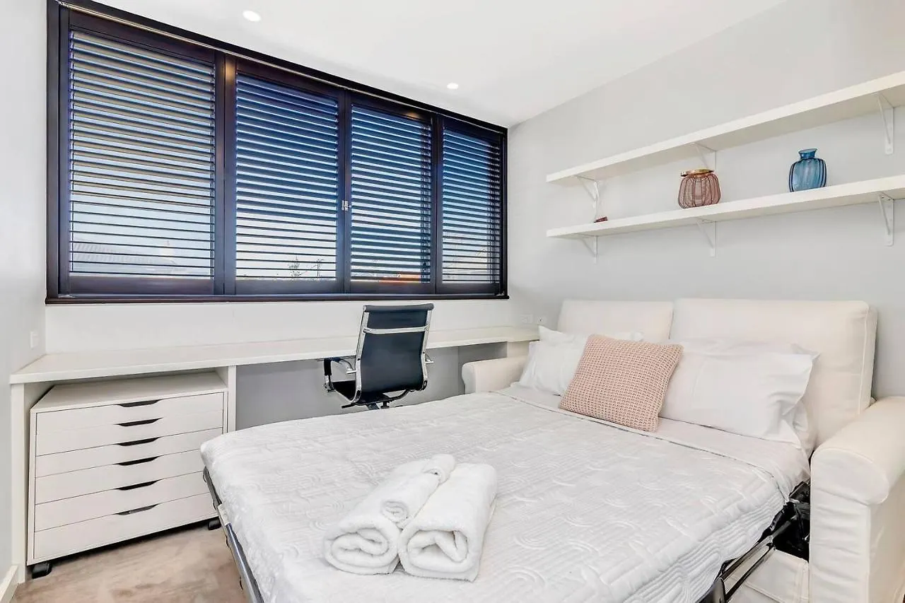 The Beach Pad - Breezy Bohemian Oceanfront Oasis Adelajda Australia