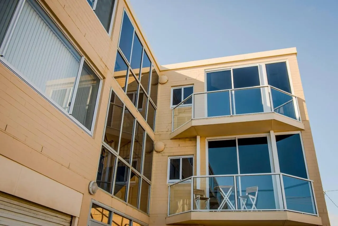 The Beach Pad - Breezy Bohemian Oceanfront Oasis Adelajda Apartament