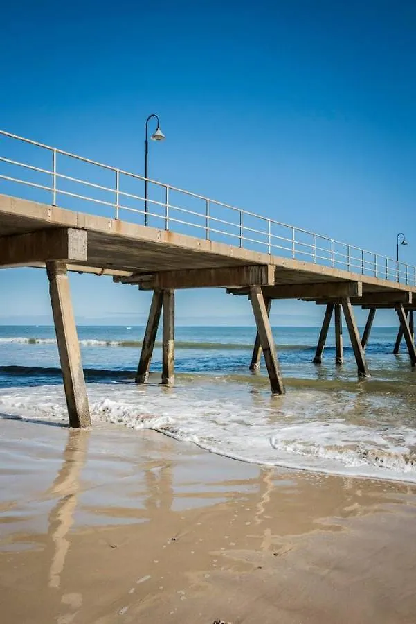 The Beach Pad - Breezy Bohemian Oceanfront Oasis Adelajda 0*,  Australia